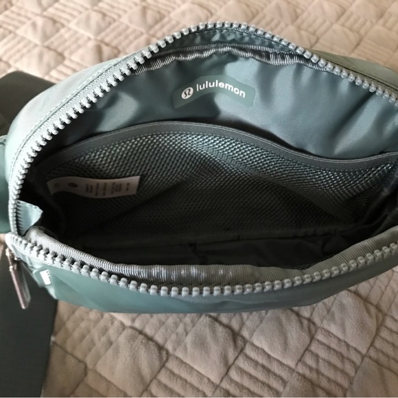 Everywhere Belt Bag   NWOT - Picture 10 of 10